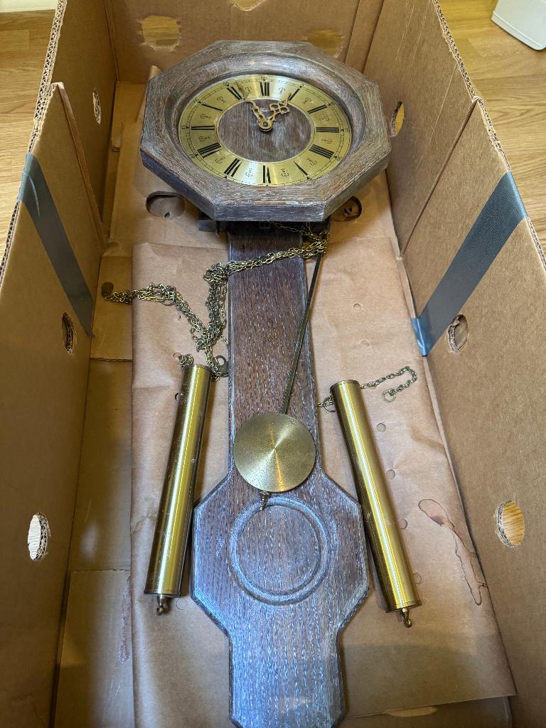 Donker eiken wand klok, Huis en Inrichting, Woonaccessoires | Klokken, Ophalen, Zo goed als nieuw, Wandklok