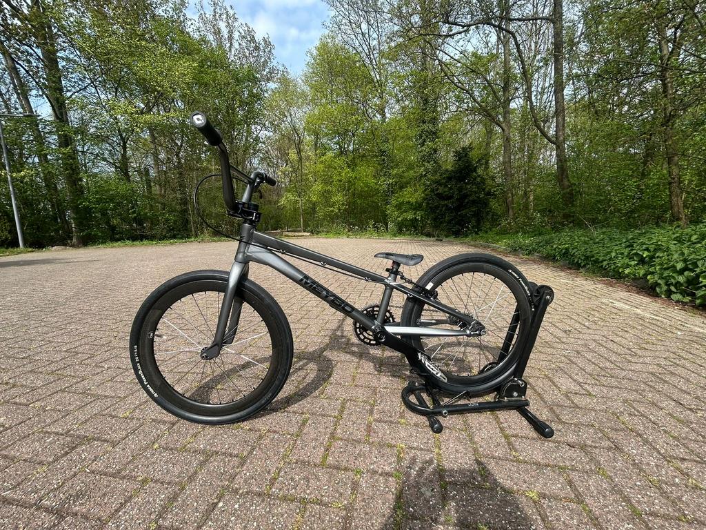 Superdikke meybo expert met carbon velgen en carbon voorvork, Fietsen en Brommers, Fietsen | Crossfietsen en BMX, Ophalen, Aluminium
