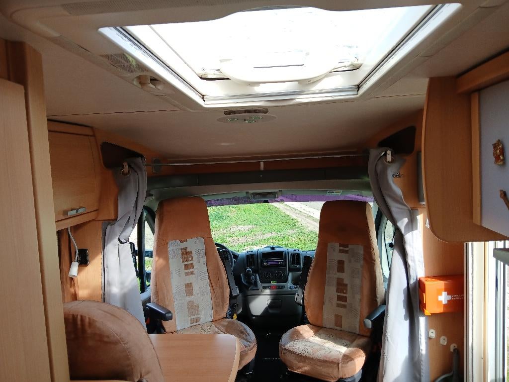 Caravans And Camping Semi-Integraal