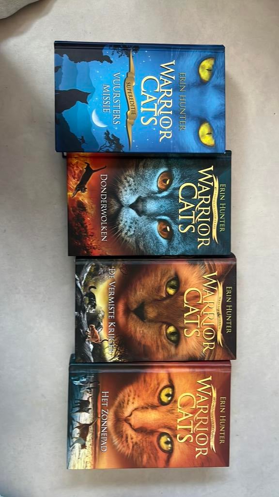 -verschillende warrior cats boeken nederlands, Ophalen of Verzenden, Zo goed als nieuw
