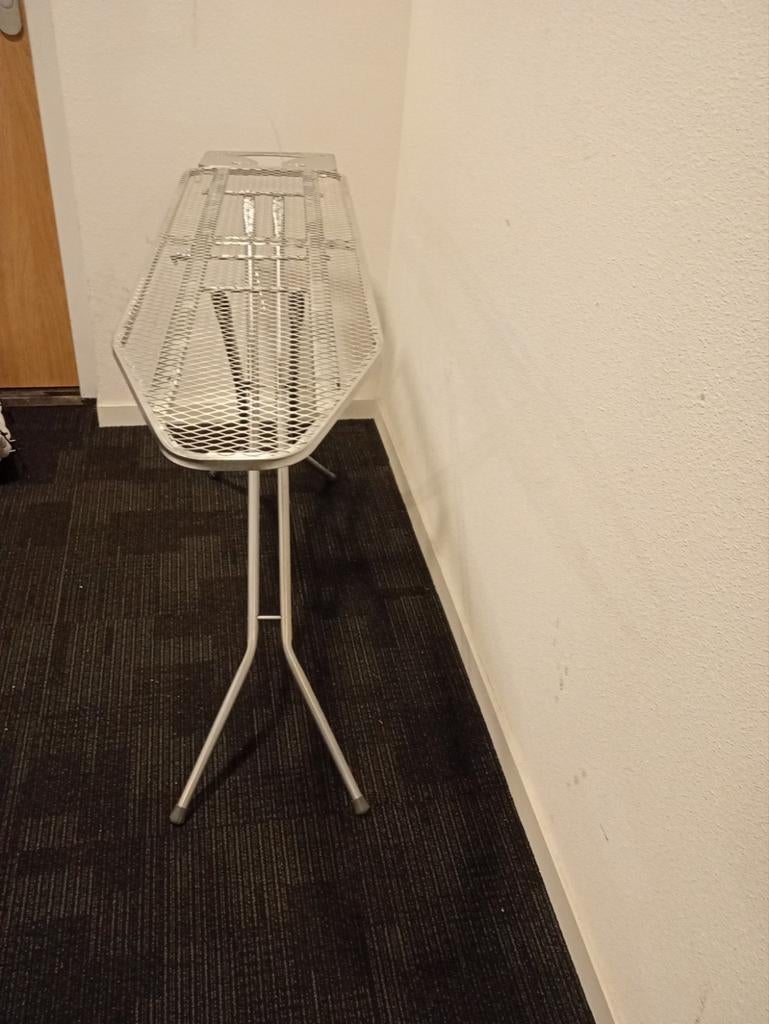 Strijkplank - Stevige en opvouwbare strijktafel, Ophalen of Verzenden, Gebruikt