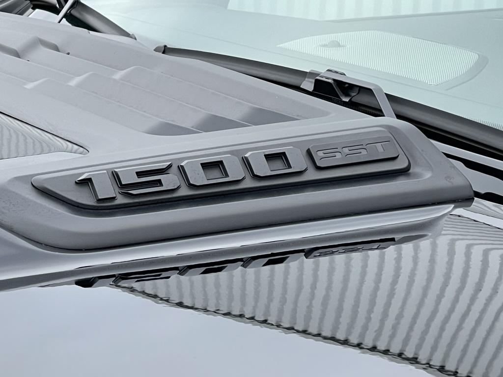 Dodge Ram 1500 MY2025 BPM Vrij 4x4 Crew Cab Laramie Night, Automaat, Gebruikt, Zwart, Bedrijf