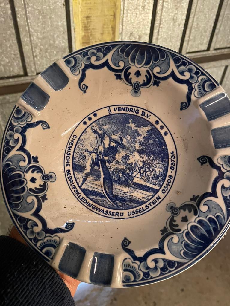 Oude Delfs blauwe asbak, Ophalen