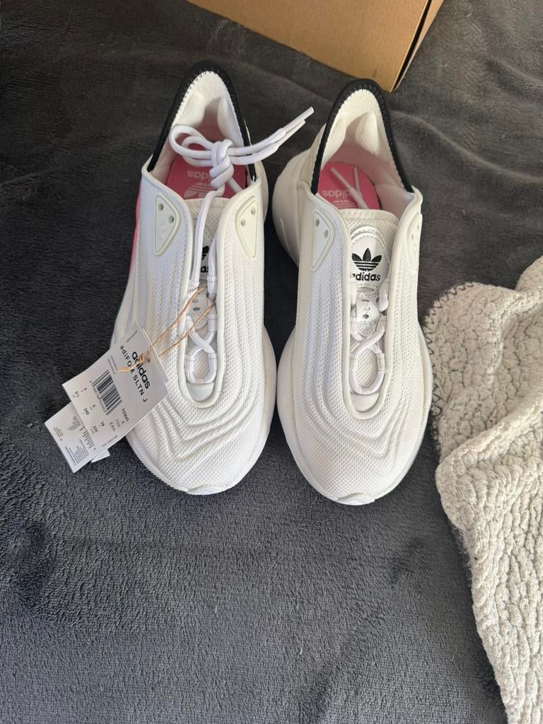 Adidas nova liinfinity, Kleding | Dames, Schoenen, Ophalen of Verzenden, Zo goed als nieuw, Sneakers of Gympen