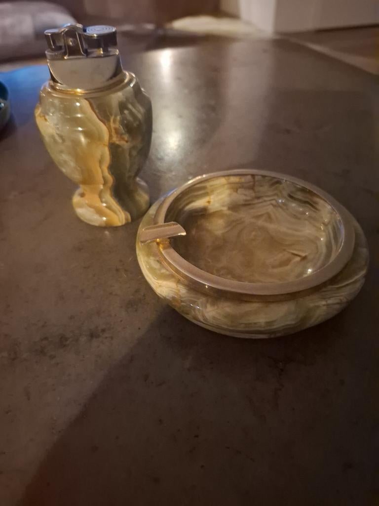 Vintage onyx aansteker + asbak set jaren 60/70
Beschrijving:, Ophalen of Verzenden