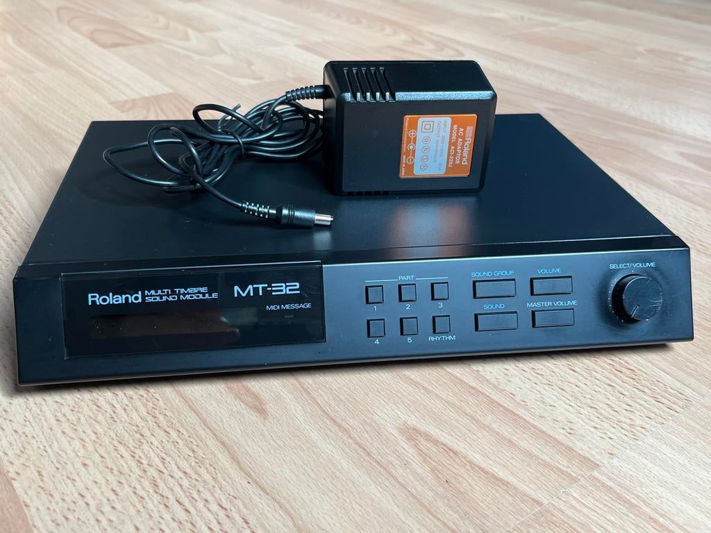 Roland MT-32 met originele adapter, Ophalen of Verzenden, Zo goed als nieuw, Roland