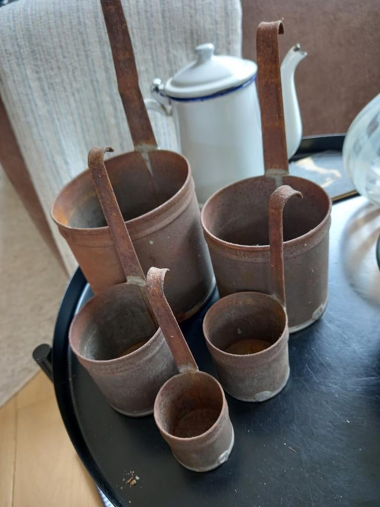 Brocante set oude maatbekers 5 stuks roest decoratief, Ophalen of Verzenden