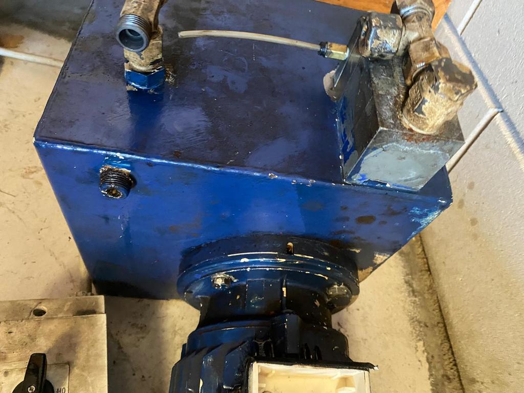 Hydrauliek aggregaat 220/380 volt. 2,2 kw., Doe-het-zelf en Verbouw, Motoren, Ophalen, Gebruikt, Elektromotor