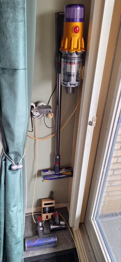 Dyson V12 Slim Detect Absolute Laser, Witgoed en Apparatuur, Stofzuigers, Ophalen, Zo goed als nieuw, Reservoir, Stofzuiger