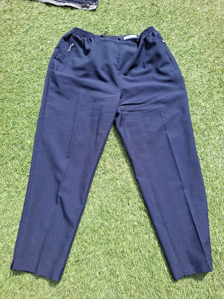 Dames broek maat 26, Ophalen