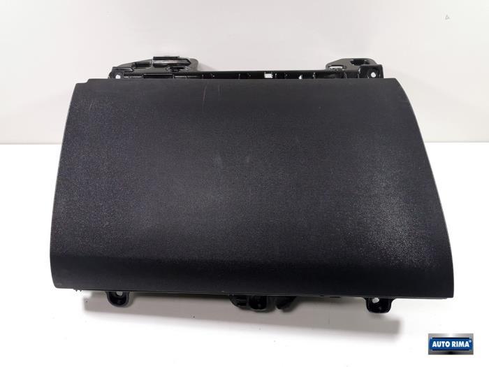 Dashboardkastje van een Volvo XC90