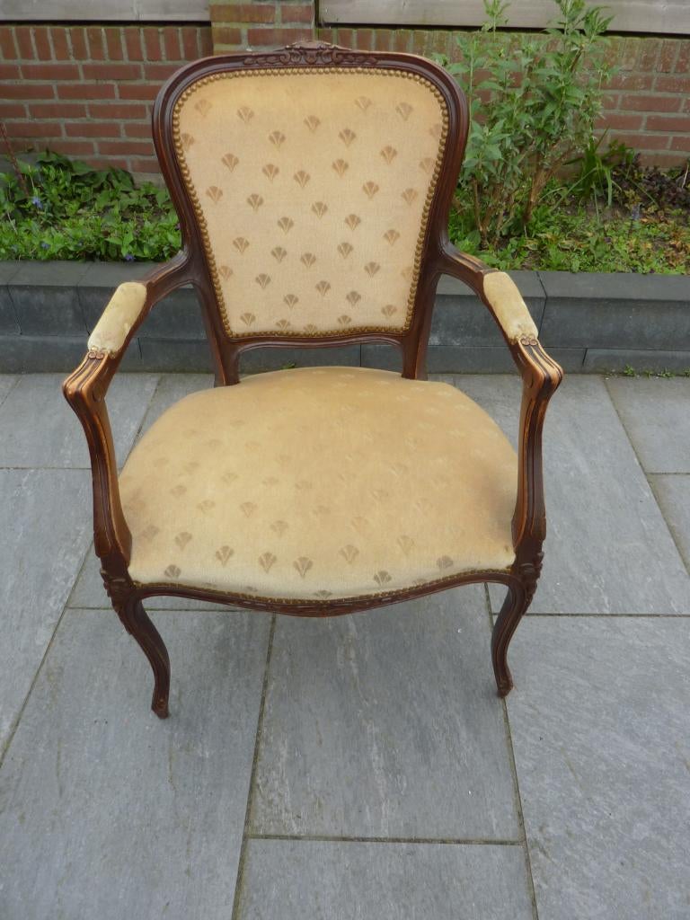 Antiek stoeltje., Ophalen