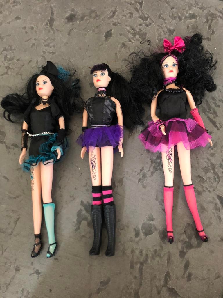 Mystic girlz gothic dolls / gothic poppen, Ophalen of Verzenden, Zo goed als nieuw, Pop