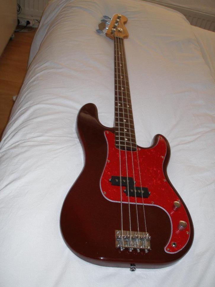 Precision bass, Muziek en Instrumenten, Snaarinstrumenten | Gitaren | Bas, Gebruikt, Elektrisch, Ophalen