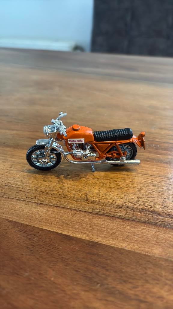 Polistil moto guzzi, Verzamelen, Ophalen of Verzenden, Zo goed als nieuw