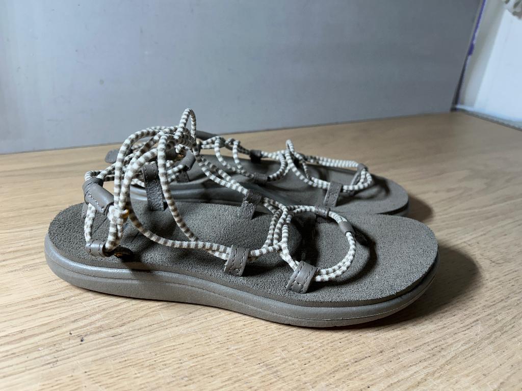 Teva Voya Infinity Sandalen Grijs Maat 38, Kleding | Dames, Schoenen, Zo goed als nieuw, Teva, Grijs, Sandalen of Muiltjes