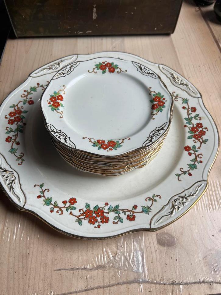 Vintage Scarlet Pimpernel 12 Gebaksborden en Schaal Set, Antiek en Kunst, Antiek | Servies los, Ophalen of Verzenden