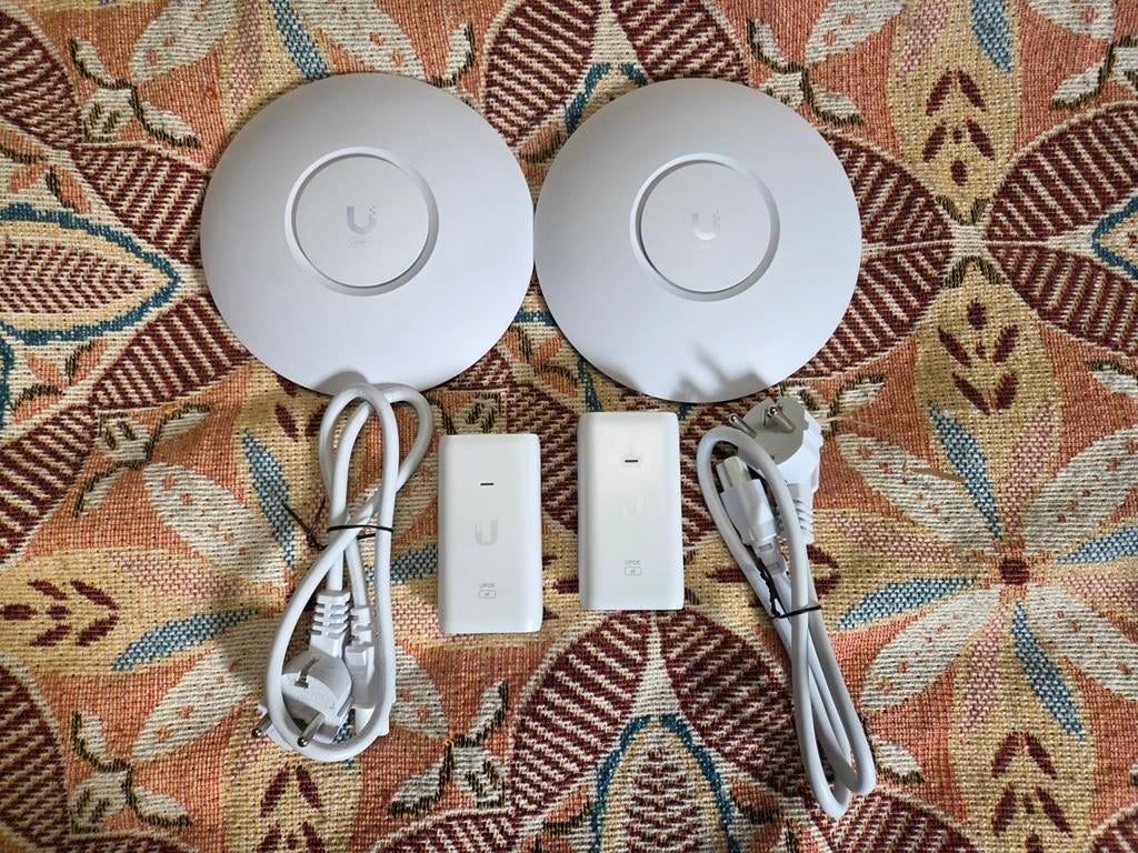 Ubiquiti UniFi U6+ Access Point met PoE Injector, Computers en Software, Accesspoints, Zo goed als nieuw, Ophalen of Verzenden