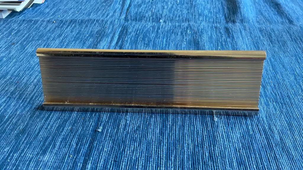 Naambordje metaal voor buro jaren 60/70 20 cm retro ophalen, Ophalen, Huis en Inrichting