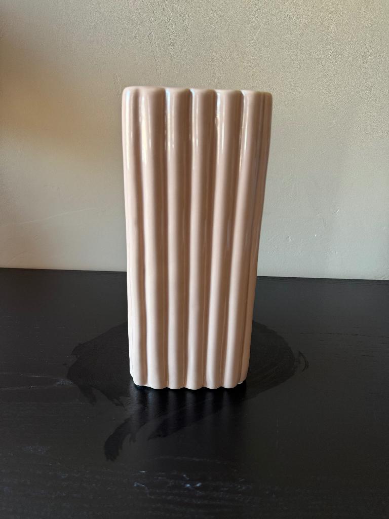 Roze vaas van Kwantum, Huis en Inrichting, Overige kleuren, Aardewerk of Porselein, Ophalen of Verzenden, Zo goed als nieuw