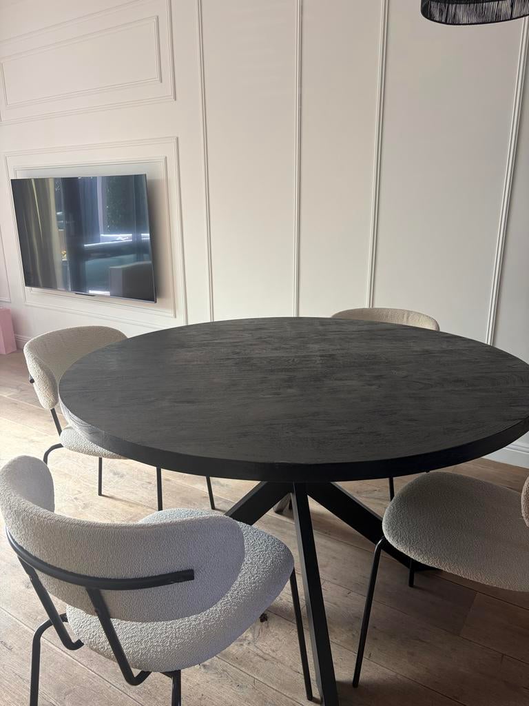Zwarte ronde eettafel met 4 stoelen loods5#karwei#zarahome, Huis en Inrichting, Tafels | Eettafels, Ophalen, Gebruikt, 100 tot 150 cm