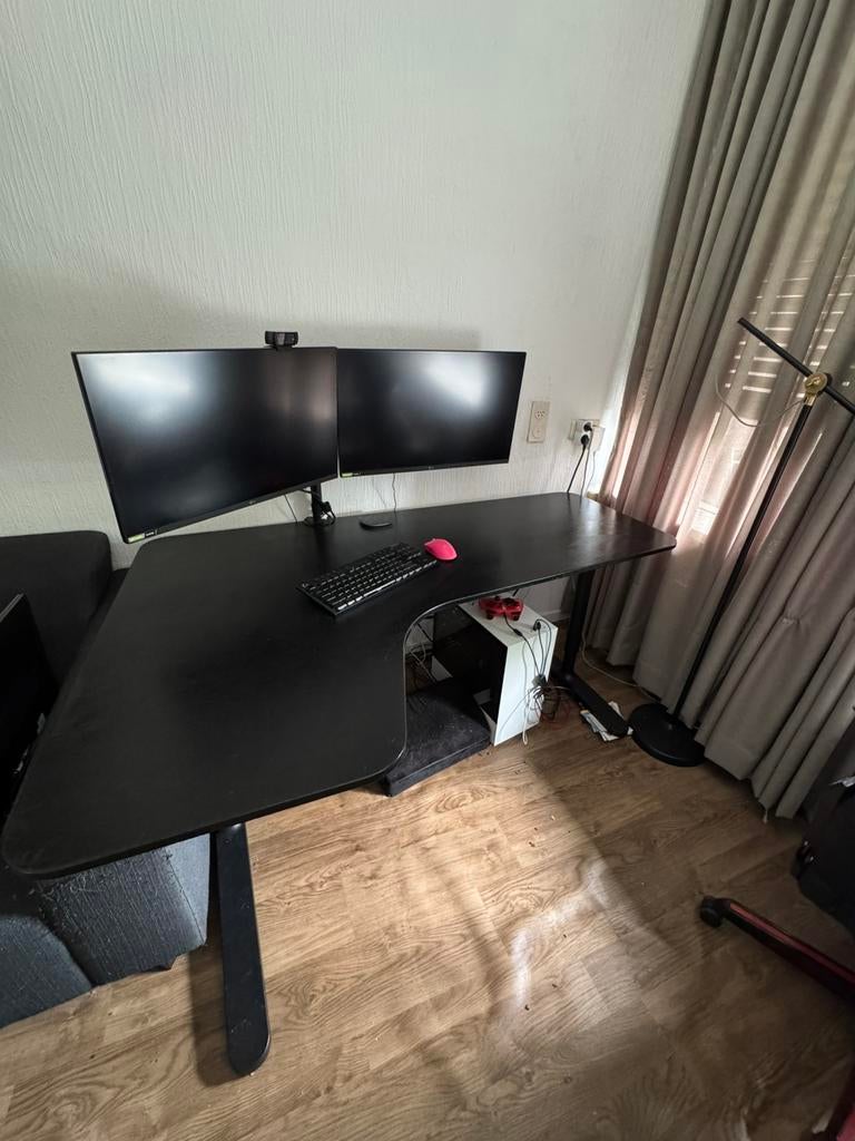 Ikea bekant hoekbureau zwart, Huis en Inrichting, Ophalen of Verzenden, Zo goed als nieuw
