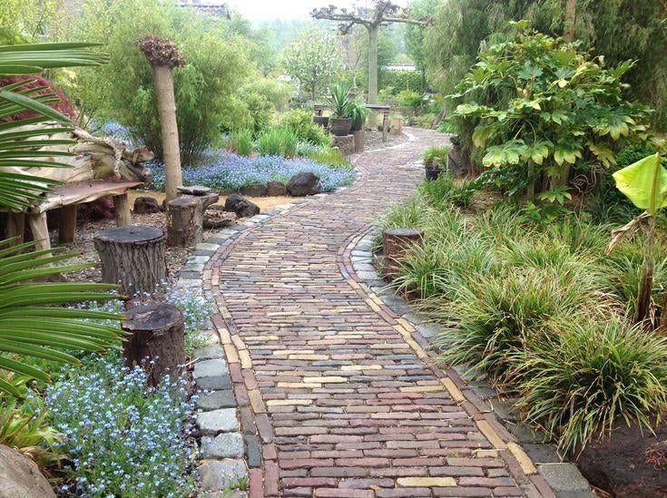 Gratis ophalen: oude gebakken waaltjes, Ophalen, Klinkers