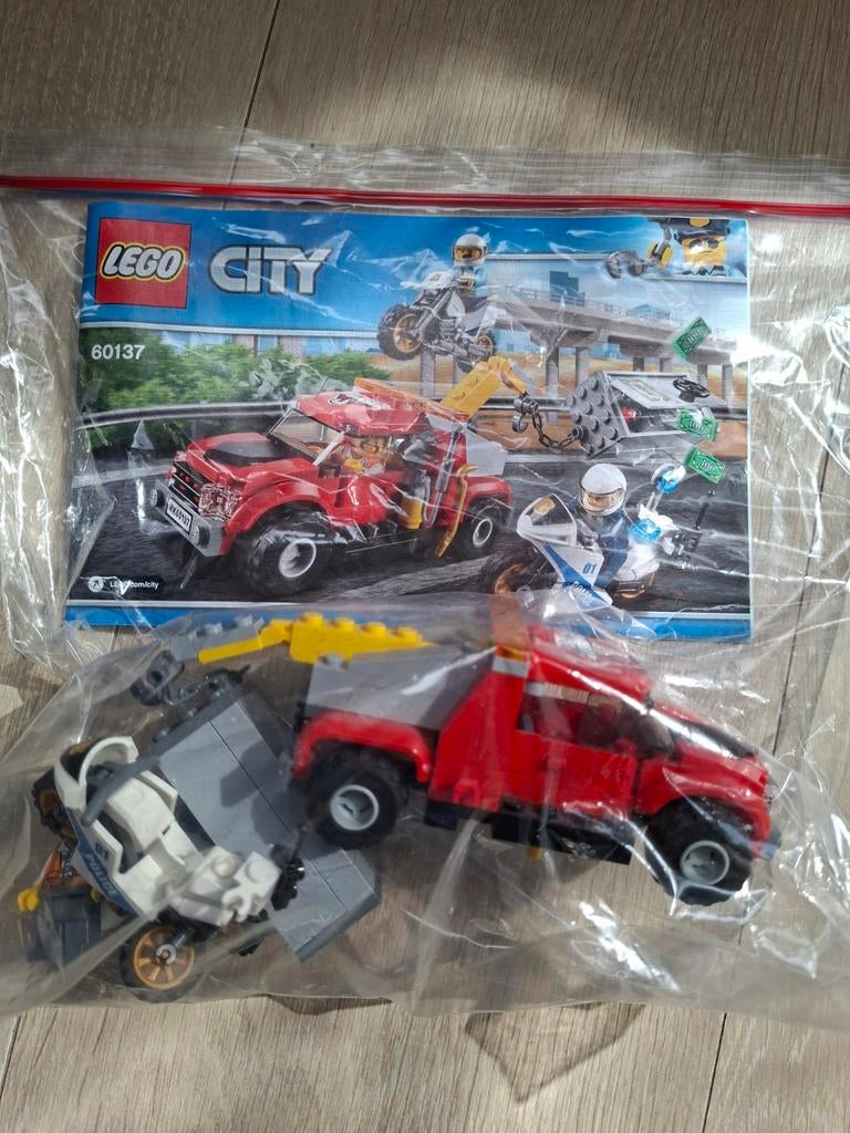 Lego City Bankoverval Wagen met Politie Motor 60137, Lego, Compleet, Ophalen of Verzenden, Complete set