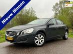 Volvo S60 1.6 T4 Kinetic Automaat / 2e Eigenaar / Navigatie, Auto's, Volvo, Stof, Gebruikt, Zwart, 4 cilinders