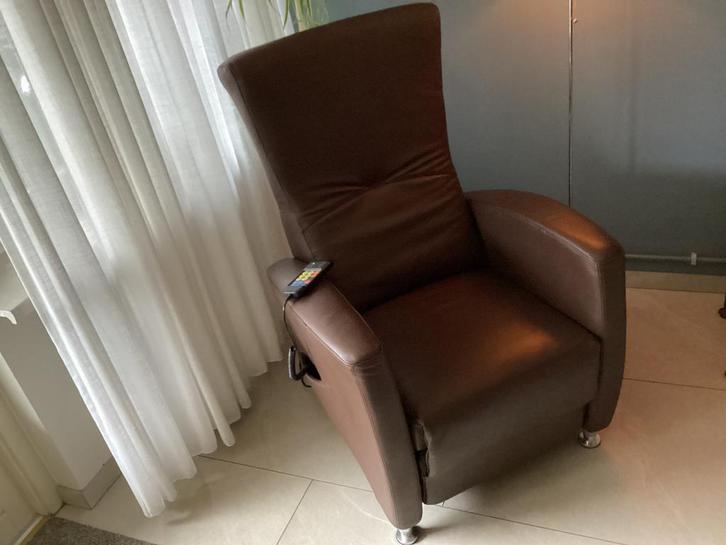 Zeer luxe leren fitform sta op stoel met verwarmi 5 moteren, Huis en Inrichting, Fauteuils, Zo goed als nieuw, Ophalen of Verzenden