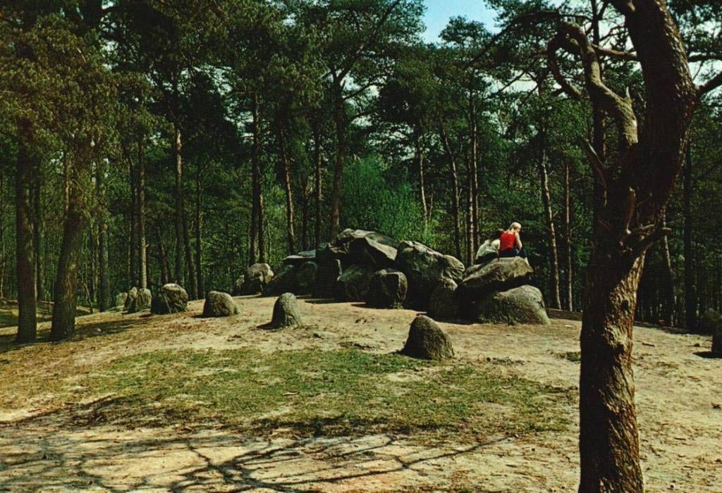 Emmen Hunebed, Verzamelen, Ansichtkaarten | Nederland, Verzenden, 1960 tot 1980, Ongelopen, Drenthe