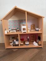 Poppenhuis met poppetjes, Ophalen, Zo goed als nieuw, Poppenhuis