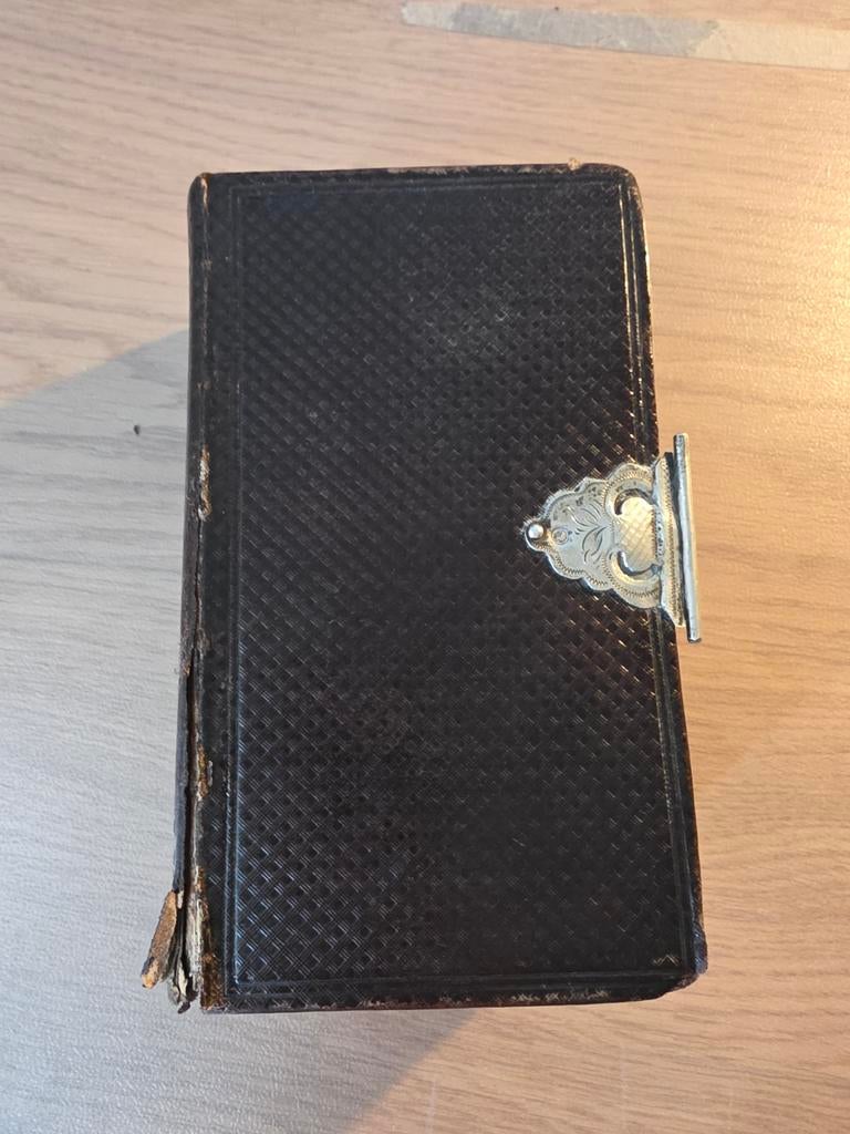 Antiek gebedenboekje met zilveren slot 1870, Antiek en Kunst, Ophalen, Onbekend