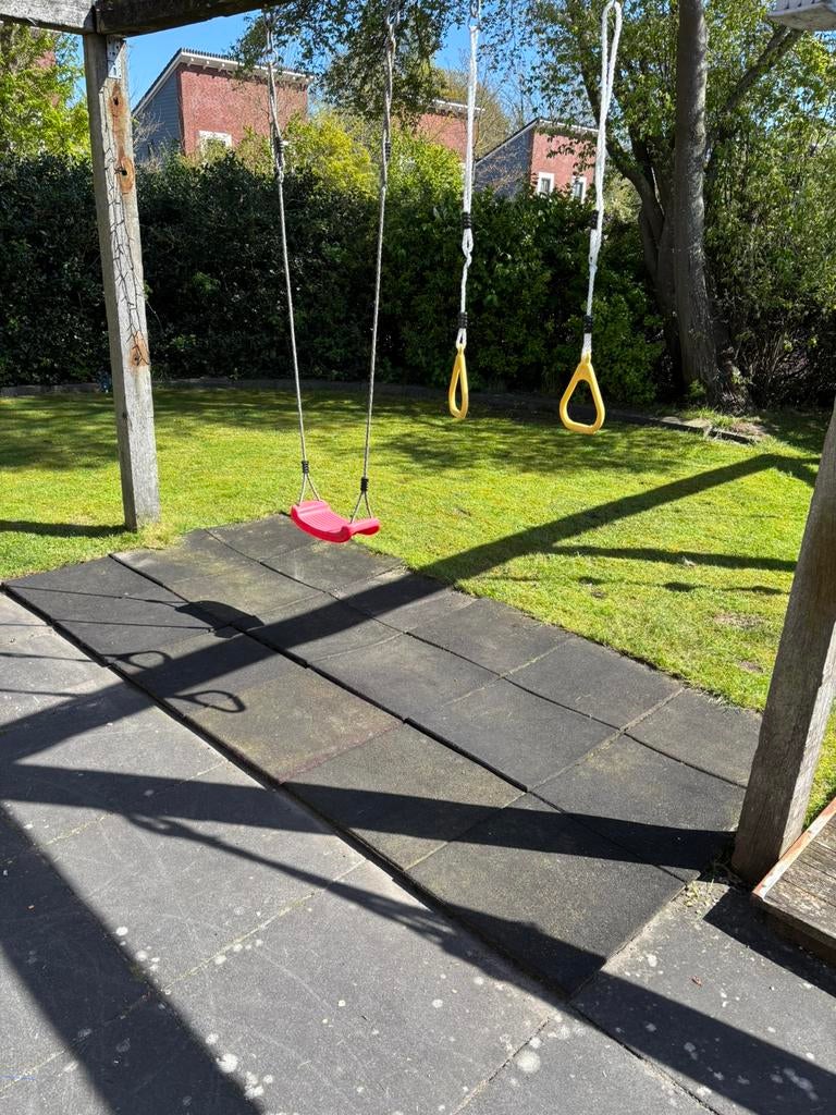 18 rubberen speeltegels (zwart) 50x50cm (totaal 4,5m2), Ophalen, Gebruikt