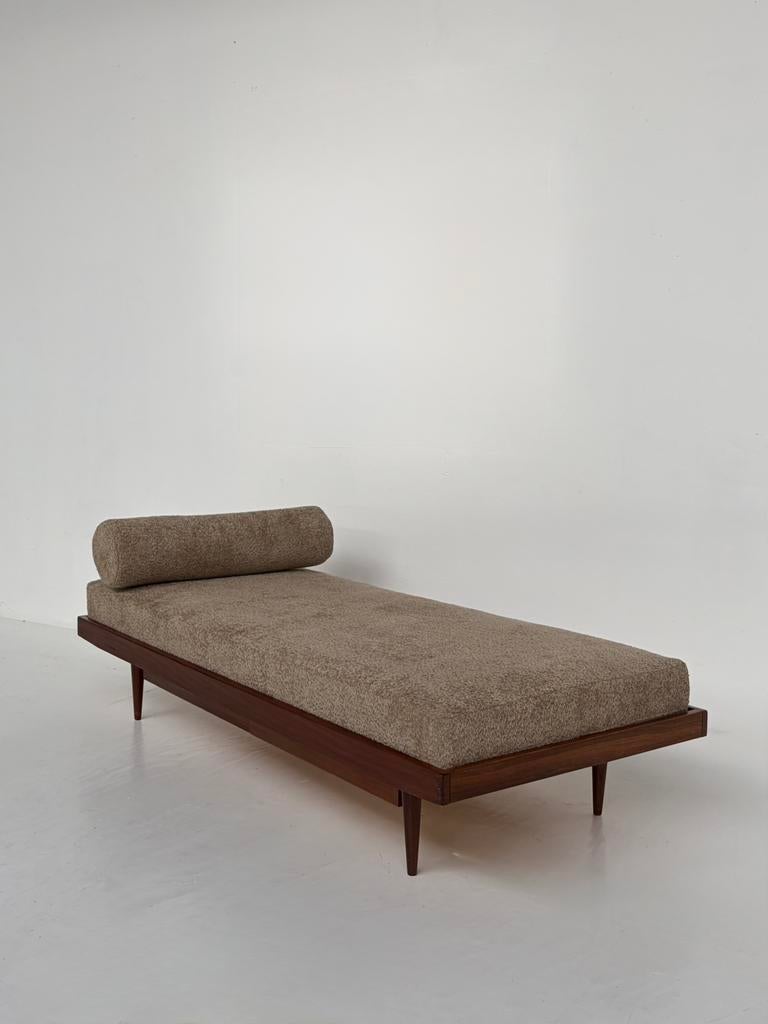 Vintage daybed opnieuw gestoffeerd, Vintage, 75 tot 100 cm, Zo goed als nieuw, Minder dan 150 cm