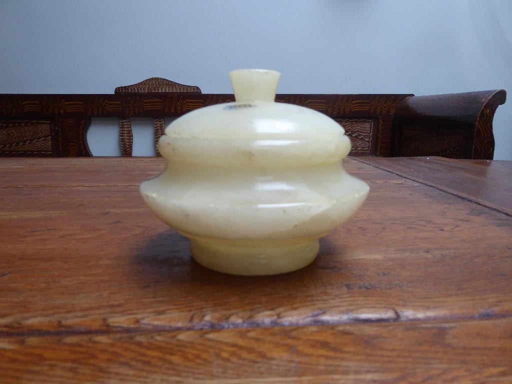 Mooi vormgegeven albasten doosje (2), Antiek en Kunst, Antiek | Woonaccessoires, Ophalen of Verzenden