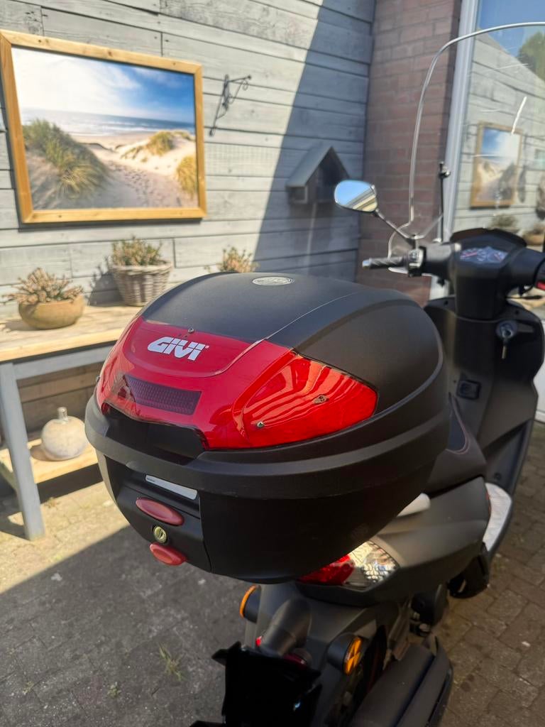 Givi Koffer voor Peugeot Kisbee - Topkoffer Scooter, Ophalen of Verzenden, Zo goed als nieuw, Overige typen, Peugeot