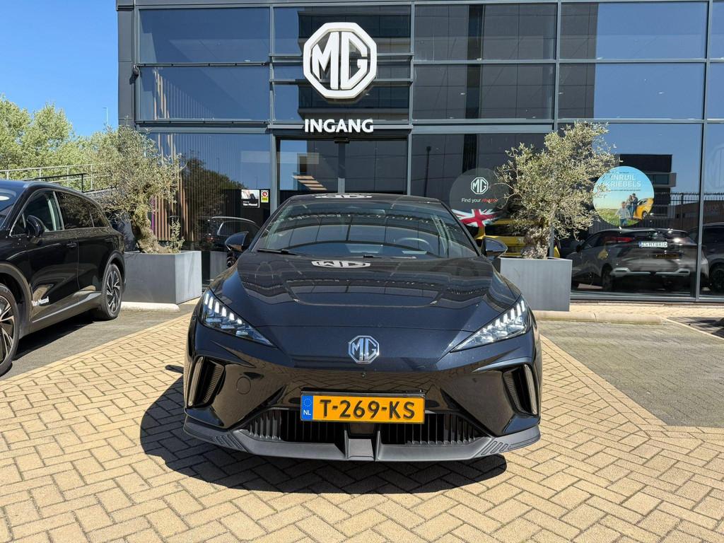 MG MG4 Electric Luxury 64 kWh Long Range, Auto's, MG, 12 maanden, Gebruikt, Zwart, 500 kg