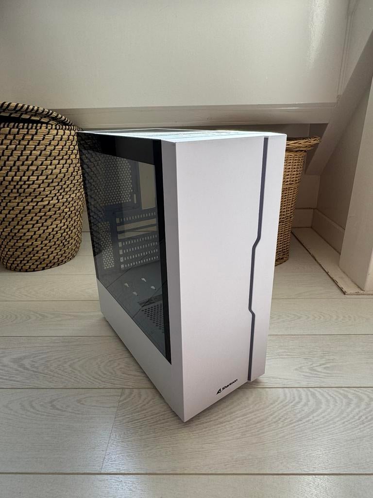 Sharkoon pc case, Computers en Software, Computerbehuizingen, Ophalen, Zo goed als nieuw