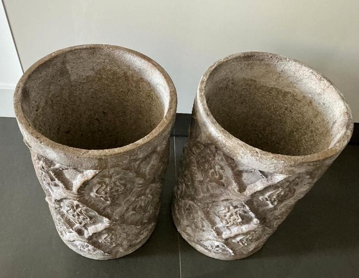 2 stuks Klassieke stijl betonnen bloempotten,, Tuin en Terras, Bloempotten, Gebruikt, Aardewerk, 40 tot 70 cm, 25 tot 40 cm, Rond