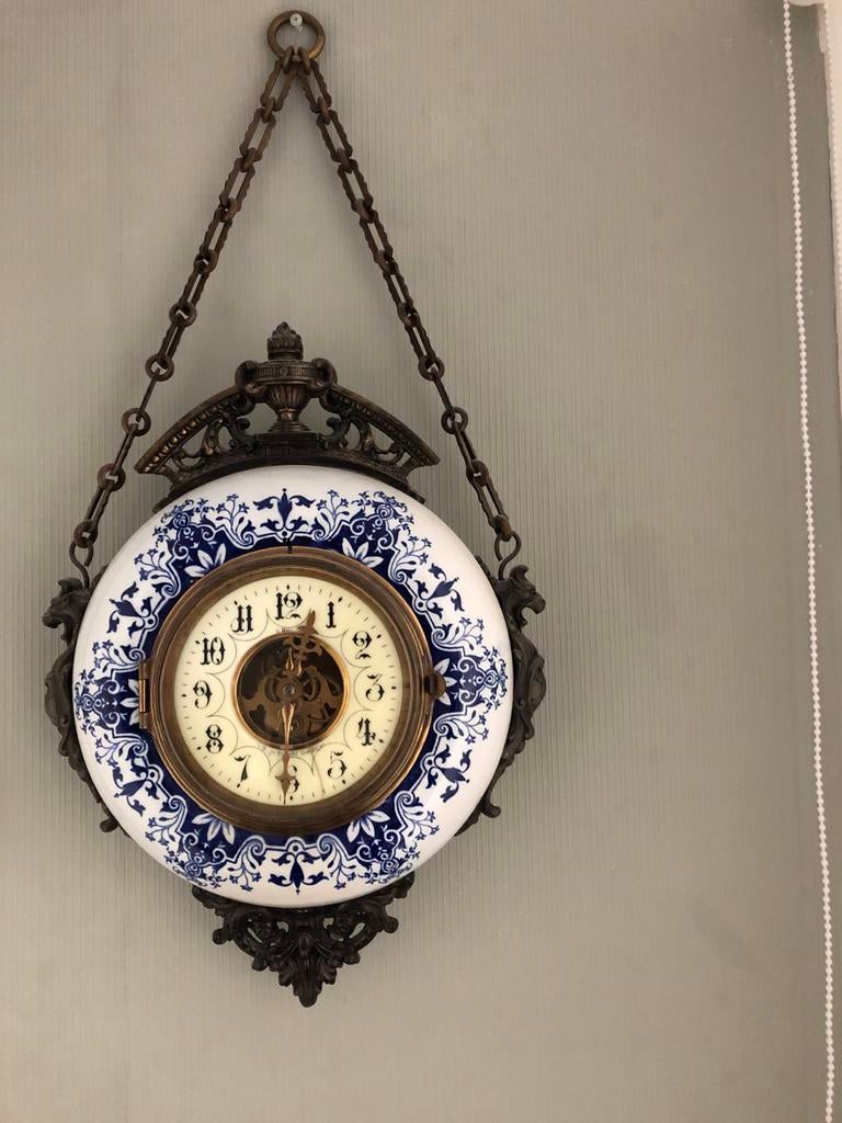 Antieke wandklok met Delfts blauw decor, Ophalen