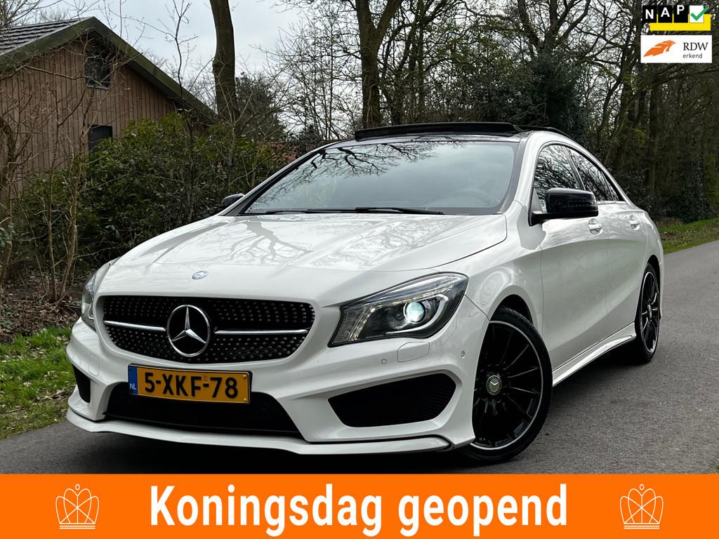 Mercedes-Benz CLA-klasse 200 AMG | Pano + Kuipstoelen + Crui, Auto's, Mercedes-Benz, Voorwielaandrijving, CLA, Gebruikt, Leder en Stof