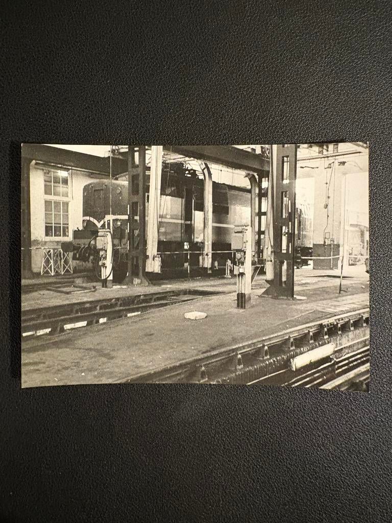 Originele foto werkplaats Maastricht met NS 1216 (1972), Verzamelen, Spoorwegen en Tramwegen, Gebruikt, Trein, Ophalen of Verzenden