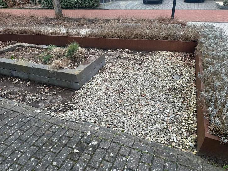 Gratis af te halen grind en stenen plantenbak, Tuin en Terras, Grind, Keien en Split, Gebruikt, Grind, Grijs, Overige materialen