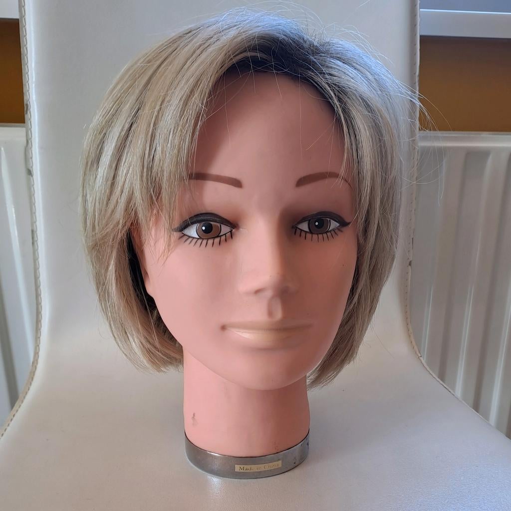 Blonde bobmodel pruik uit de Noriko collection, Ophalen of Verzenden