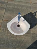Hoekwastafel met kraan, Doe-het-zelf en Verbouw, Sanitair, Ophalen, Gebruikt, Steen, Wastafel
