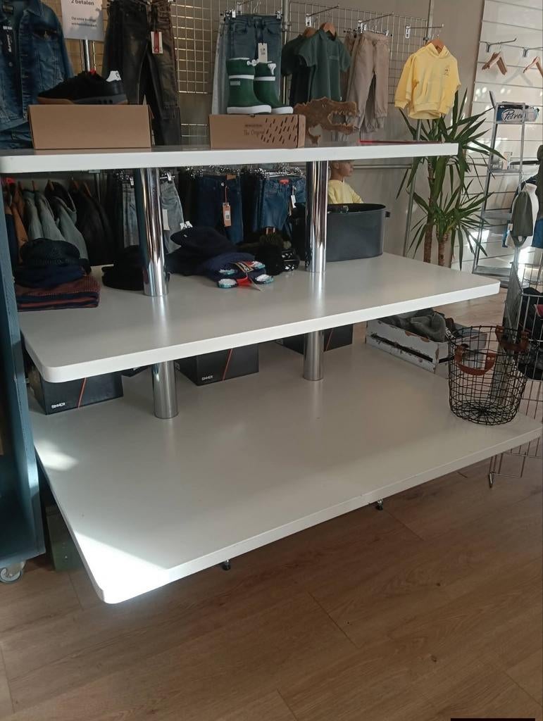 Stevig wit presentatiemeubel, Ophalen, Nieuw