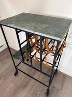 Wijnrek met marmeren blad en metalen frame, Ophalen, Gebruikt, 50 tot 75 cm, 15 tot 25 flessen