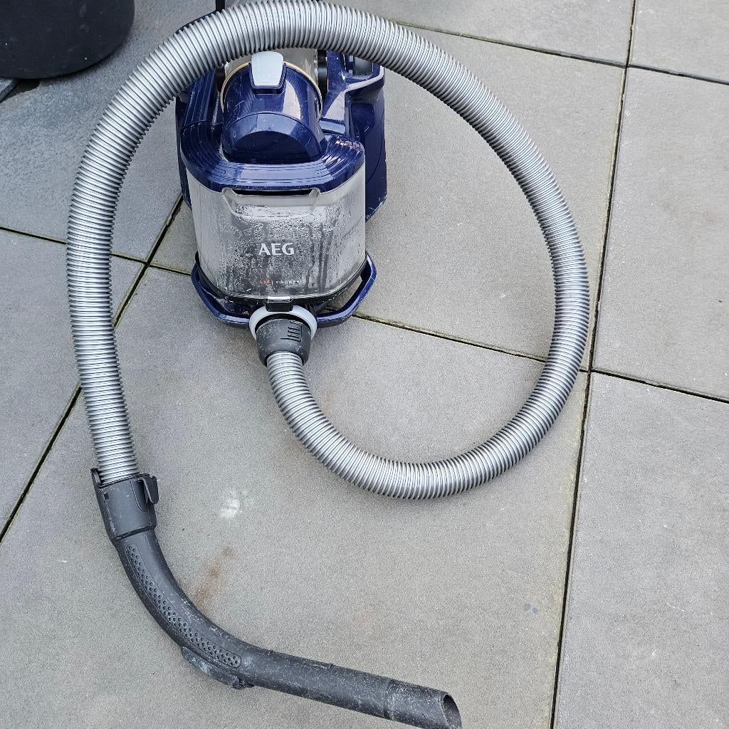 kapotte AEG stofzuiger voor onderdelen, Ophalen, Niet werkend