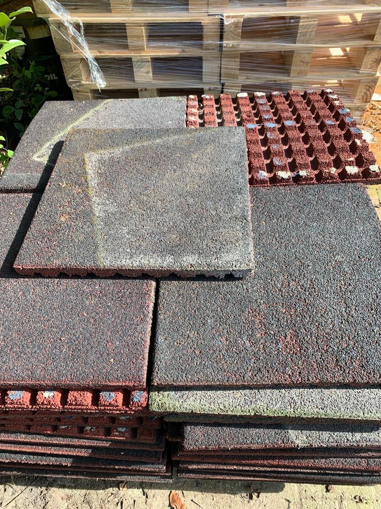 Rubberen tegels 50x50x4 cm - 50 stuks, Gebruikt, Overige typen, Rubber, Ophalen of Verzenden